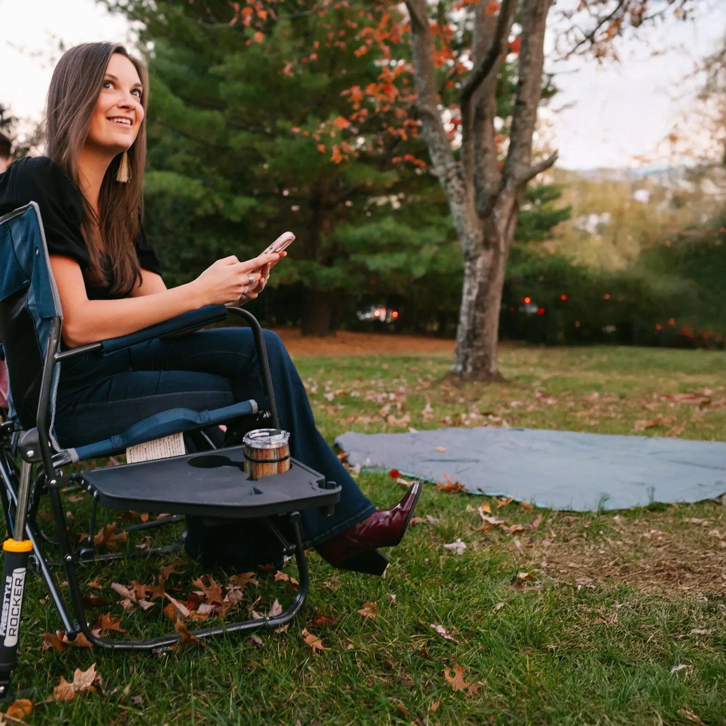 Freestyle Rocker™ with Side Table - Event Day Serve
